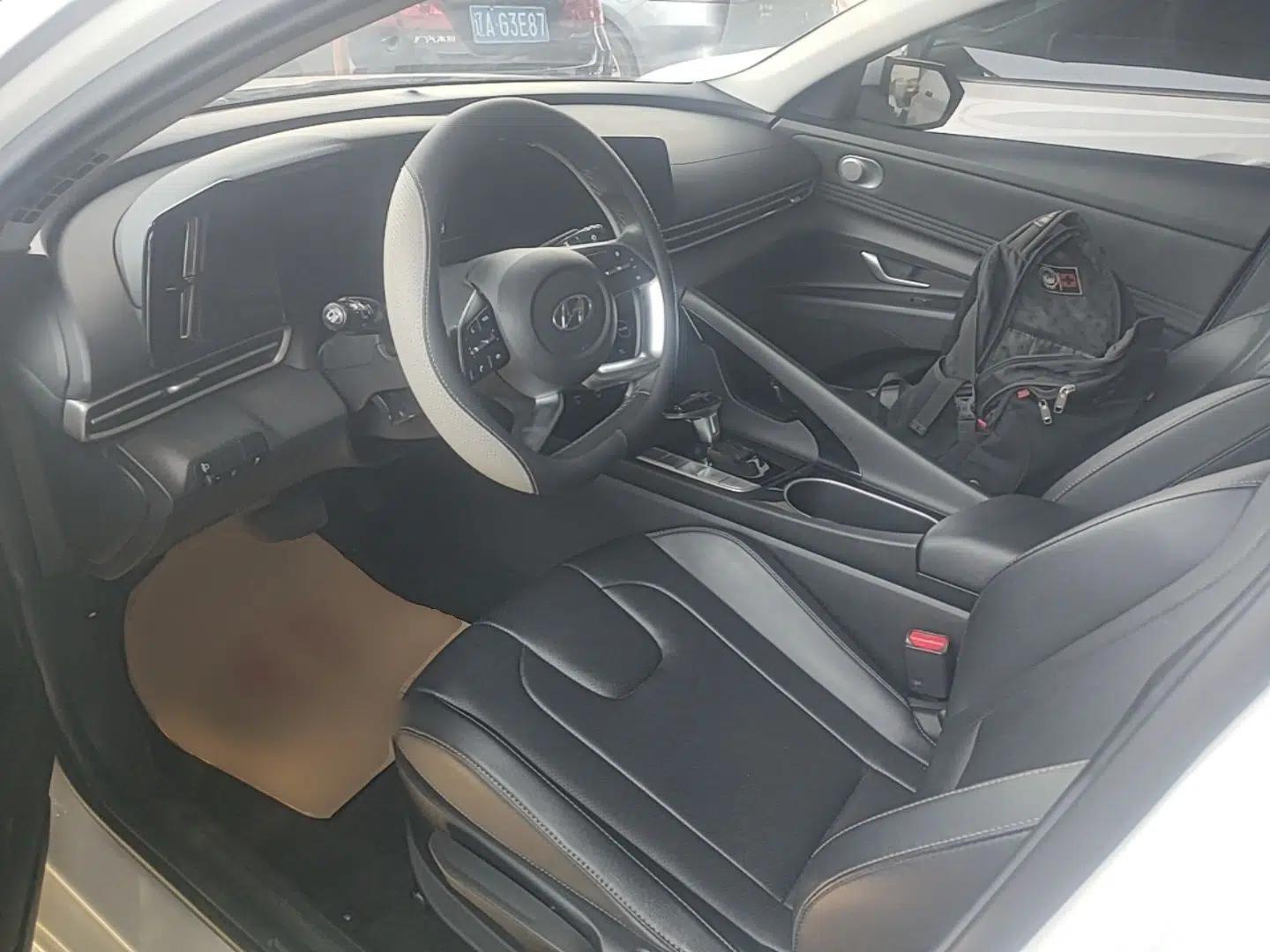 Hyundai Elantra 2021 1.5L CVT GLX Elite Edition — миниатюра 18