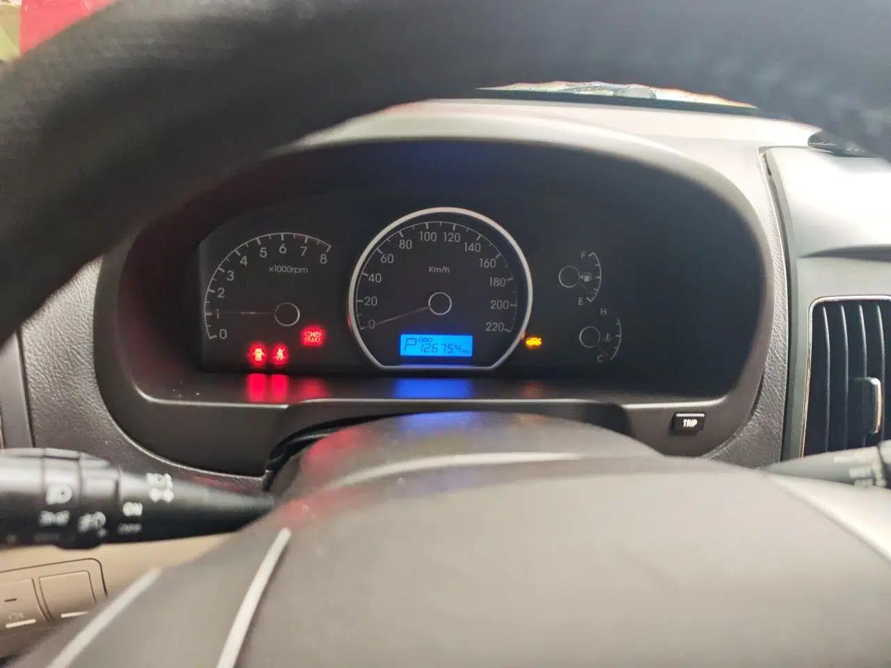 Hyundai Celesta 2015 1.6L Automatic Comfort Model — миниатюра 11