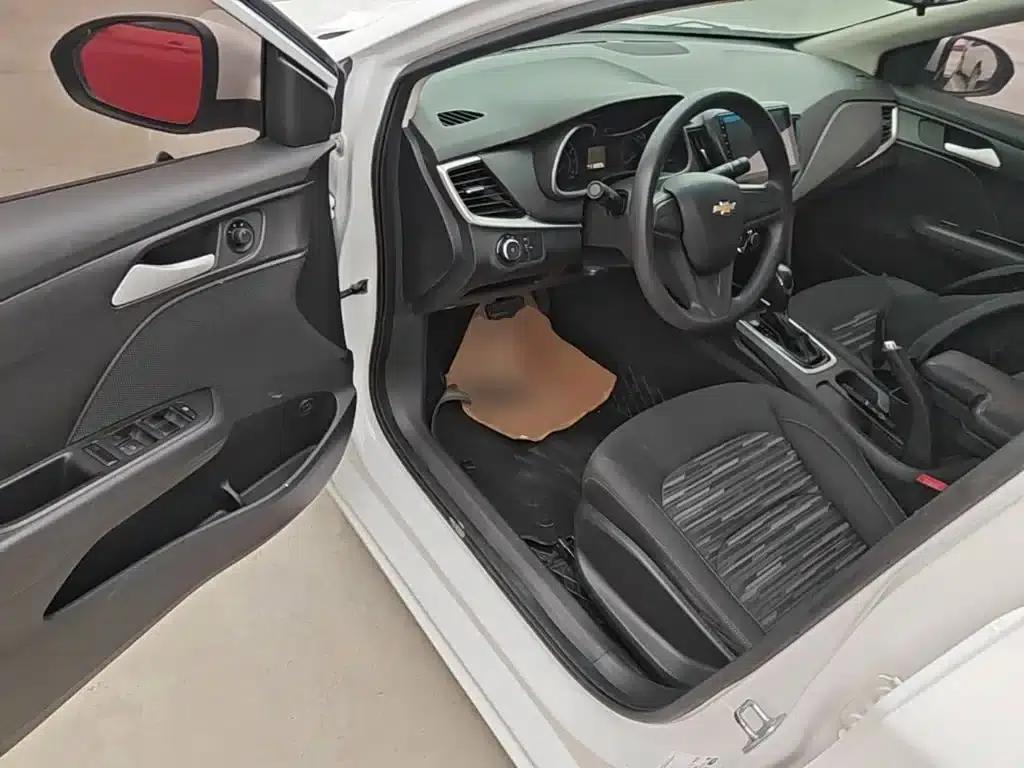 Chevrolet Cruze 2019 320 Automatic Sunroof Edition — миниатюра 16