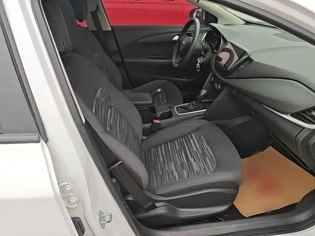 Chevrolet Cruze 2019 320 Automatic Sunroof Edition — миниатюра 25