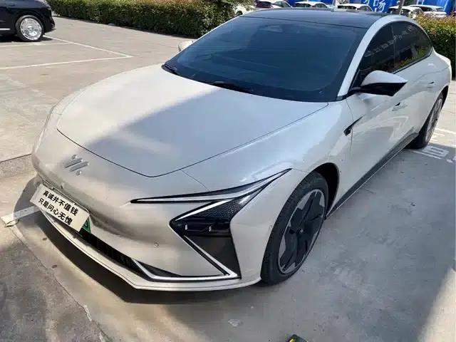 Zhiji L7 2022 Dynamic