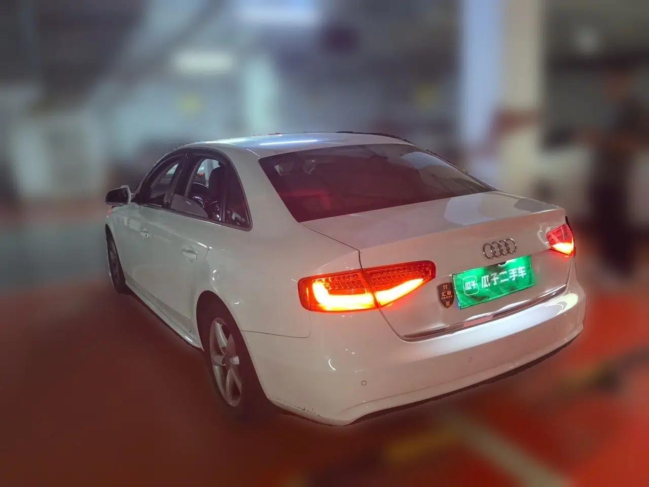 Audi A4L 2015 30 TFSI Automatic Comfort Model — миниатюра 4