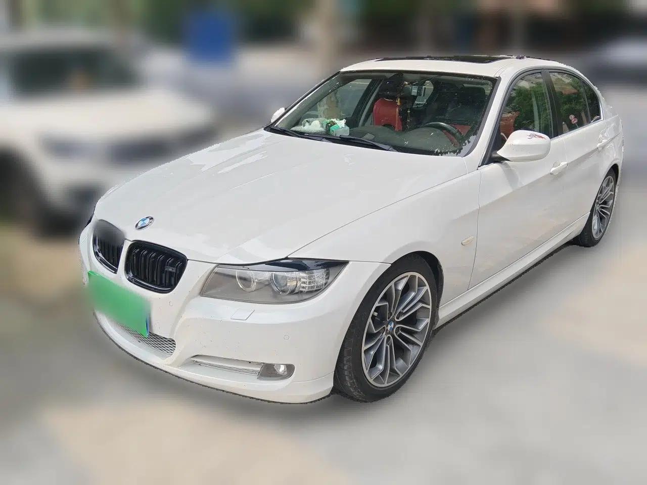 BMW 3 Series 2010 320i Luxury Model — миниатюра 1