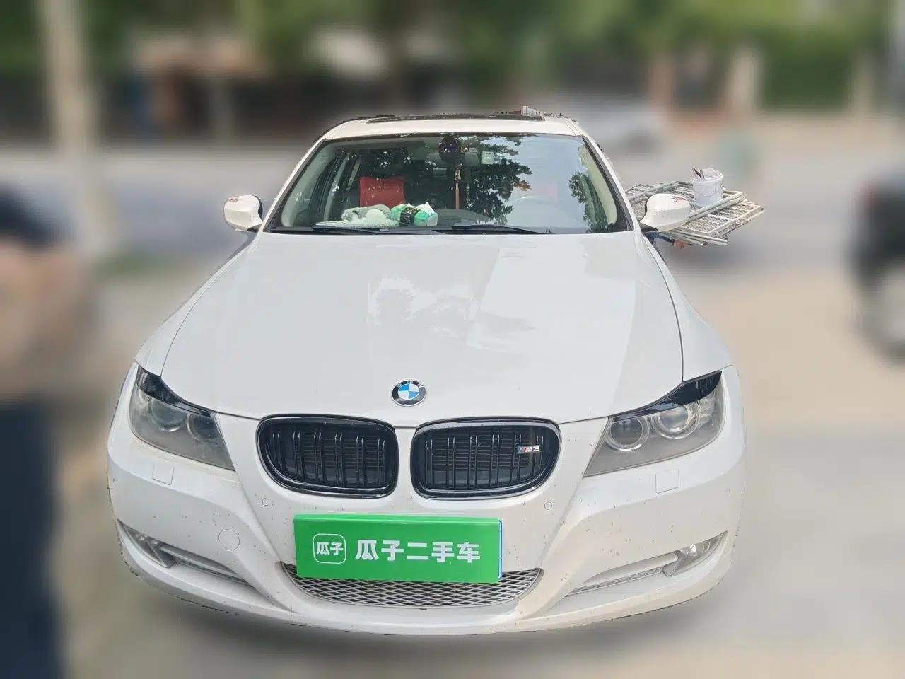 BMW 3 Series 2010 320i Luxury Model — миниатюра 2