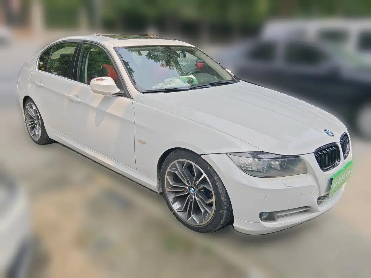 BMW 3 Series 2010 320i Luxury Model — миниатюра 3