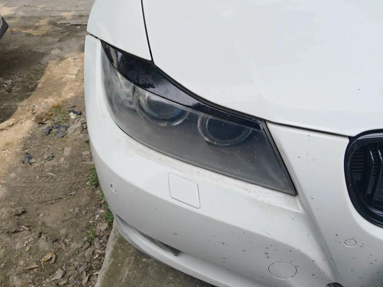 BMW 3 Series 2010 320i Luxury Model — миниатюра 7