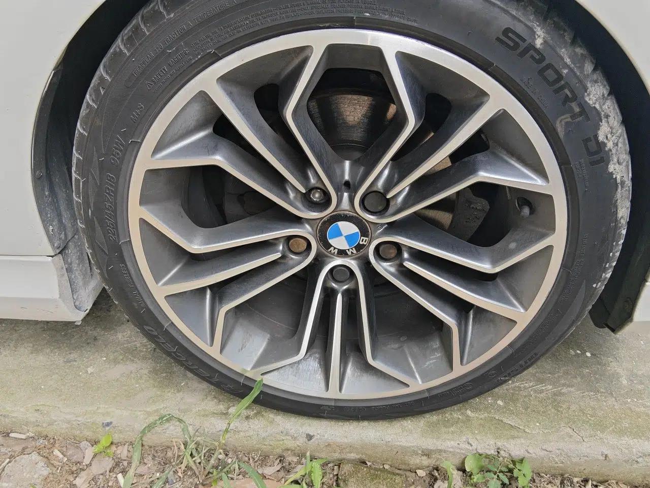 BMW 3 Series 2010 320i Luxury Model — миниатюра 8