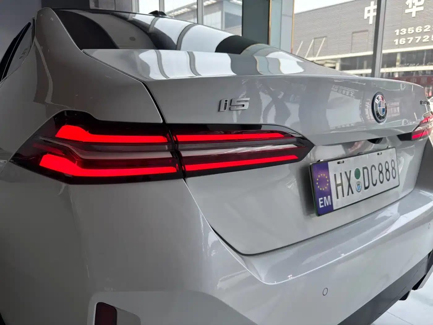 BMW i5 2025 eDrive 35L M Sport Package — миниатюра 16