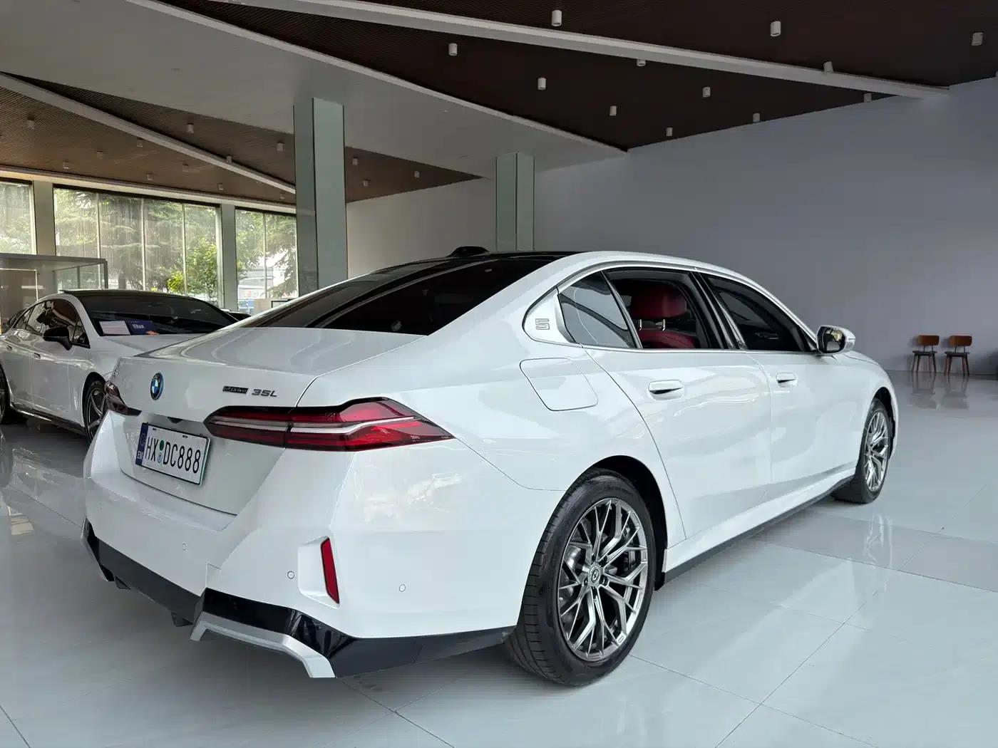 BMW i5 2025 eDrive 35L M Sport Package — миниатюра 18
