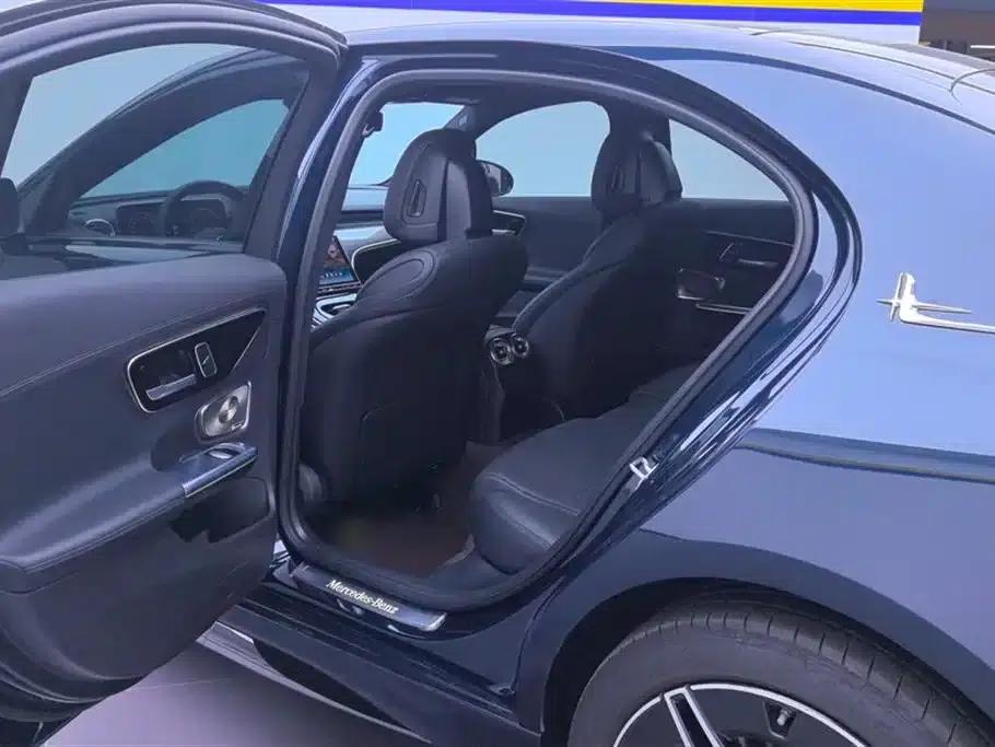 Mercedes-Benz C-Class 2024 Facelift C 260 L Midnight Sport Edition — миниатюра 11