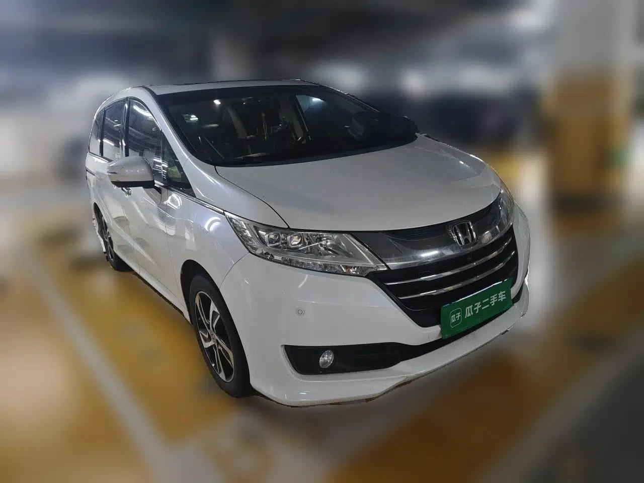 Honda Odyssey 2015 2.4L Supreme Edition — миниатюра 3