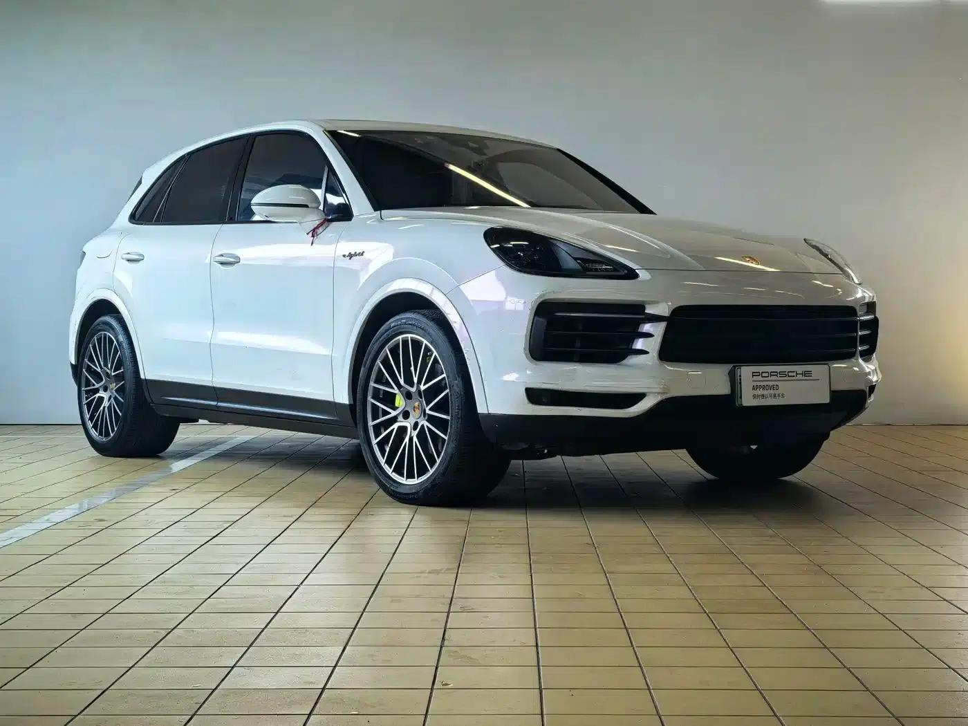 2023 Cayenne E-Hybrid 2.0T Platinum Edition — миниатюра 3