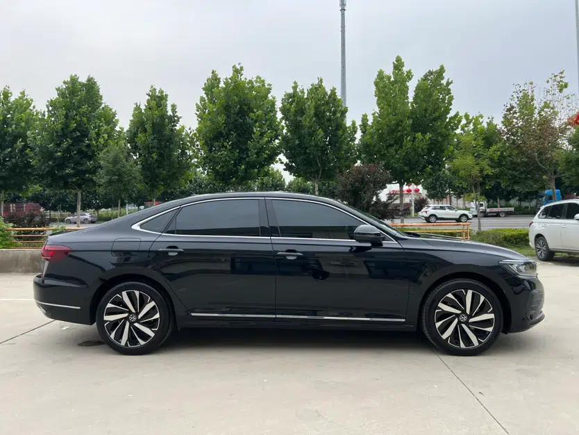 Volkswagen Passat 2024 380TSI Dragon Edition — миниатюра 3