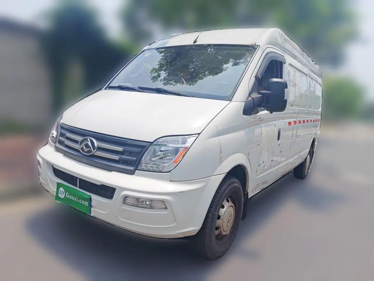 SAIC MAXUS Xintu V80 2021 2.0T Manual Classic City Delivery King Long Wheelbase Mid-Roof 3 Seats — миниатюра 1