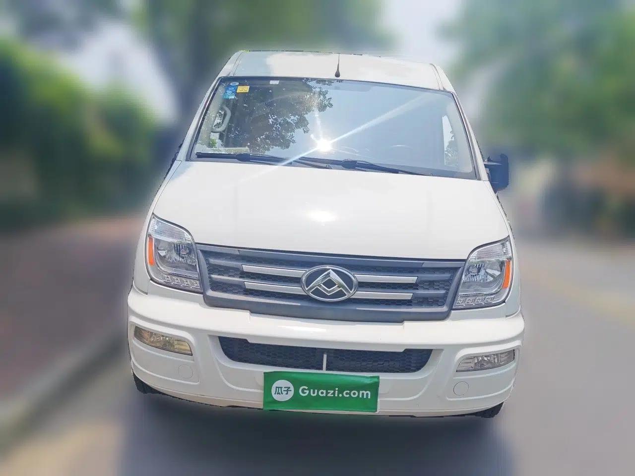 SAIC MAXUS Xintu V80 2021 2.0T Manual Classic City Delivery King Long Wheelbase Mid-Roof 3 Seats — миниатюра 2