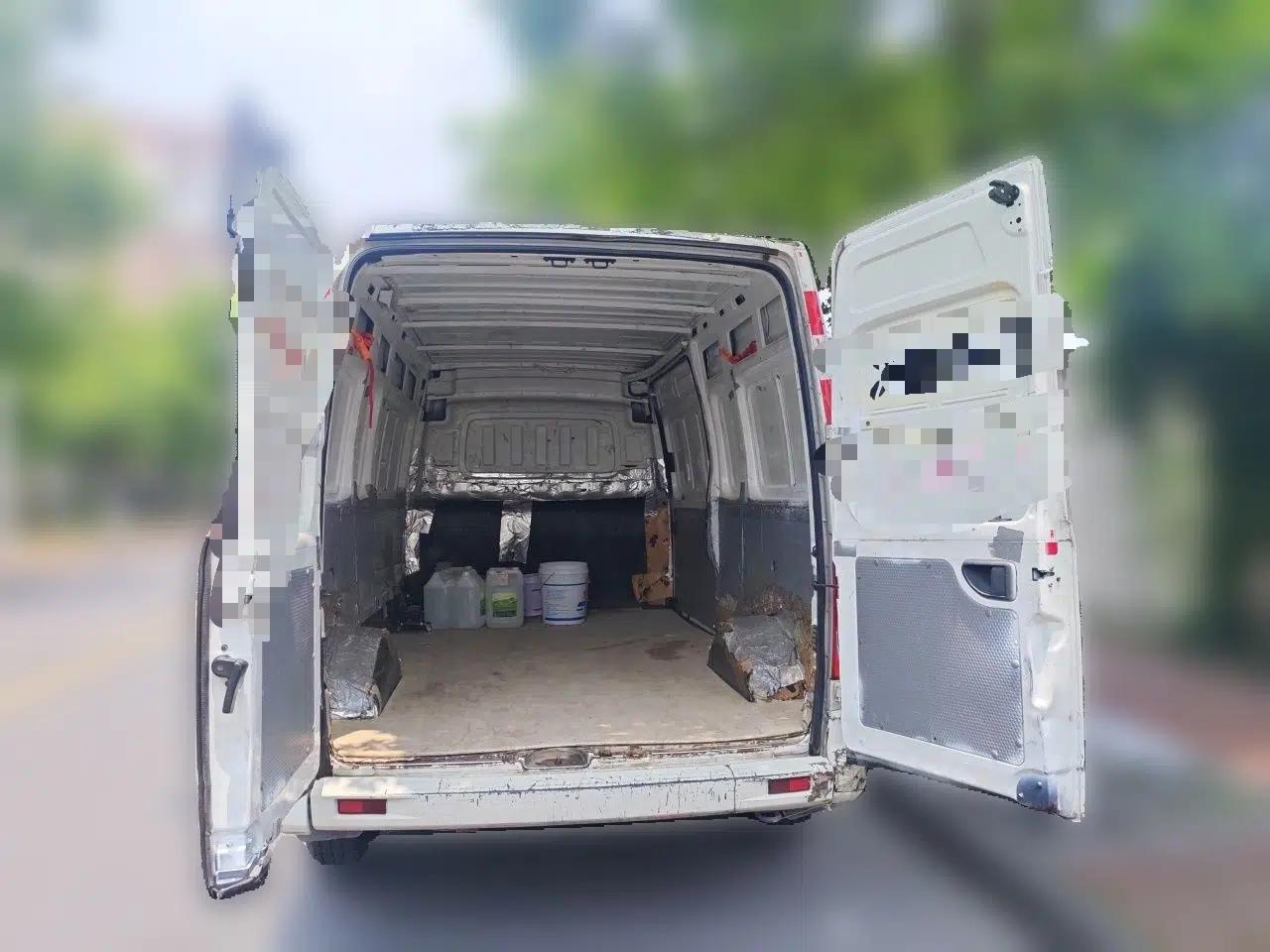 SAIC MAXUS Xintu V80 2021 2.0T Manual Classic City Delivery King Long Wheelbase Mid-Roof 3 Seats — миниатюра 19