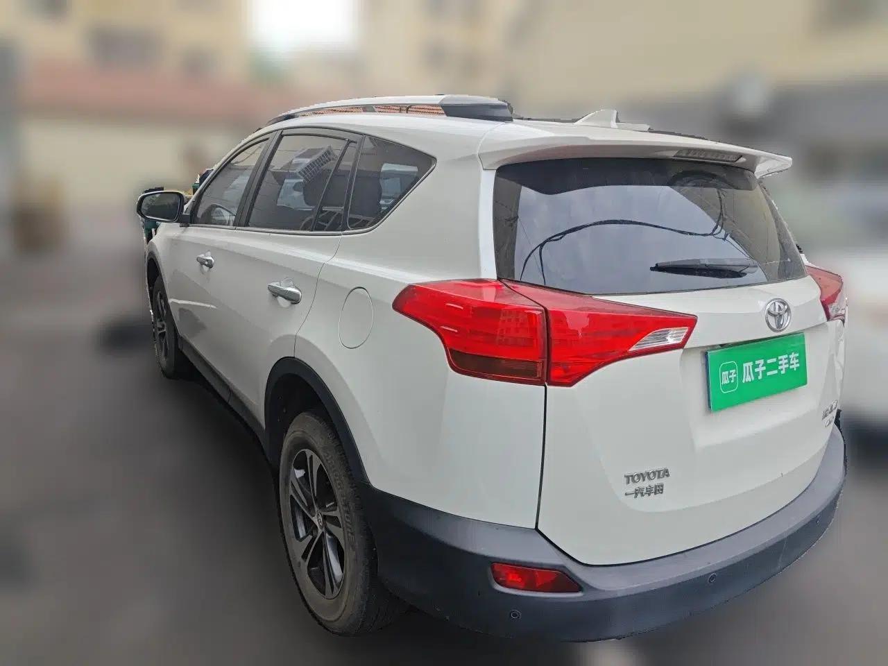 Toyota RAV4 2015 2.0L CVT Four-Wheel Drive New Edition — миниатюра 4