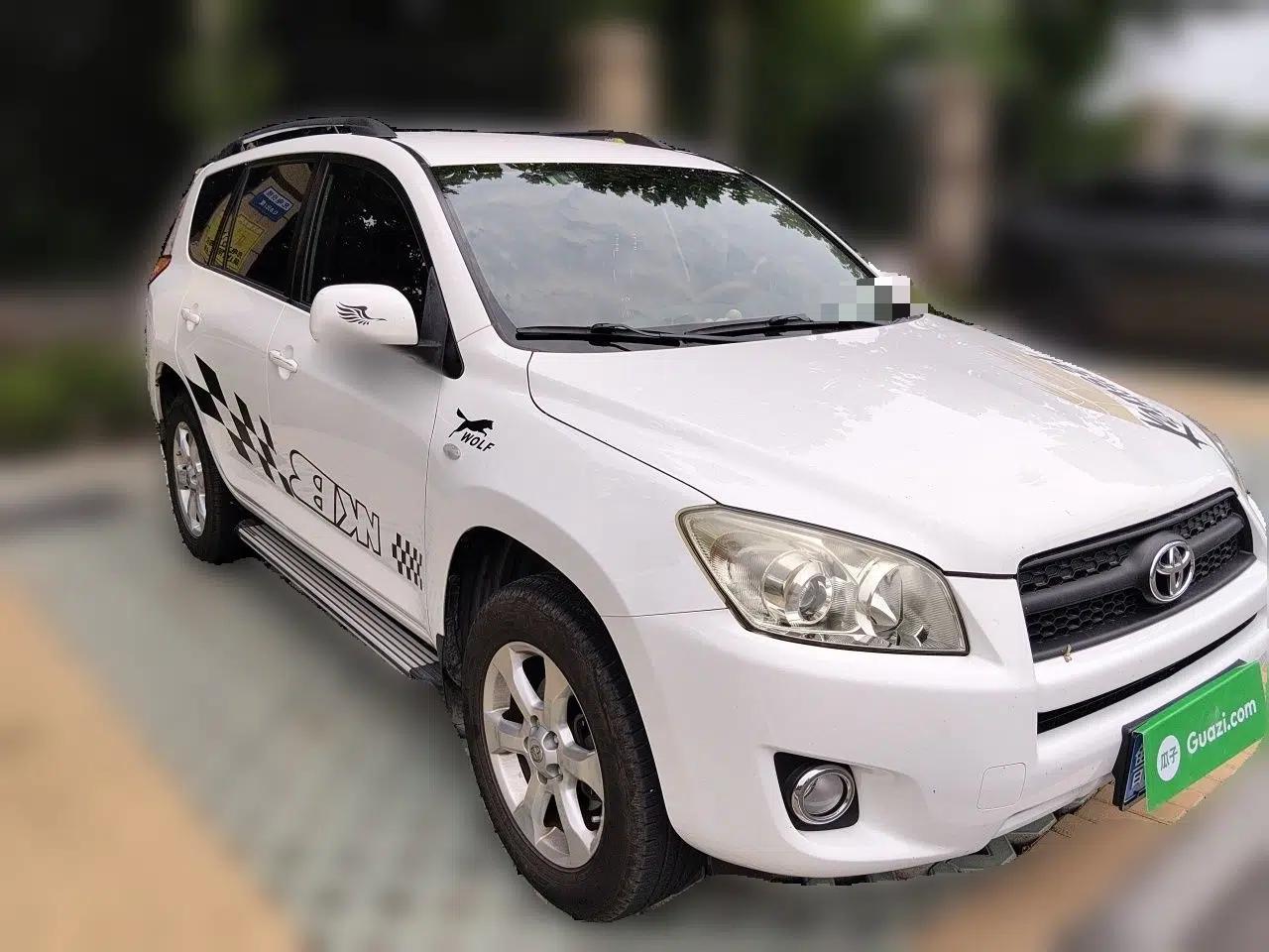Toyota RAV4 2011 2.0L Automatic Classic Edition — миниатюра 3