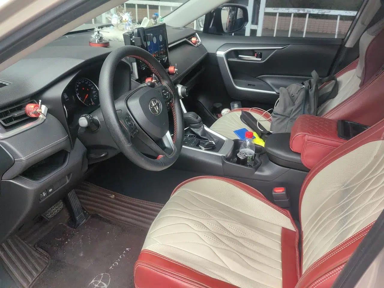 Toyota Wildlander 2020 2.0L CVT Two-Wheel Drive Luxury Edition — миниатюра 15