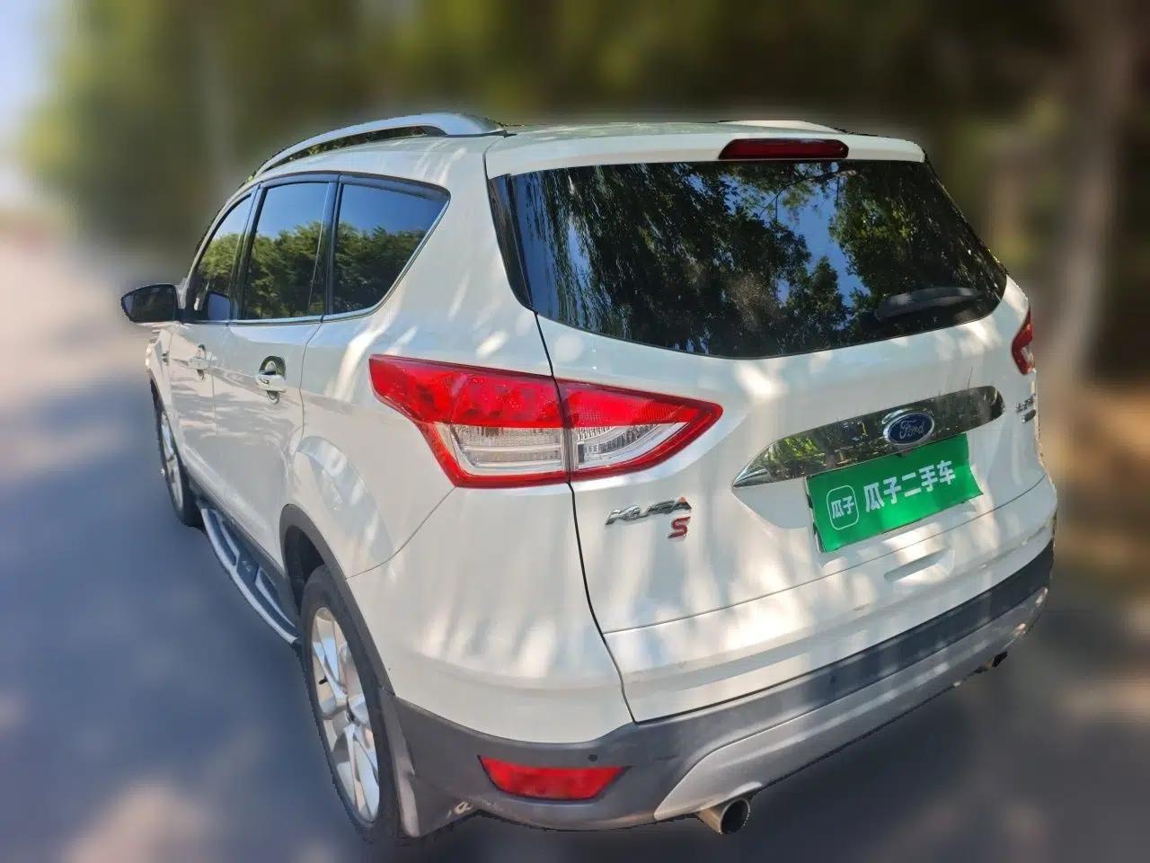 Ford Kuga 2015 2.0L GTDi Four-Wheel-Drive Sport Model — миниатюра 4
