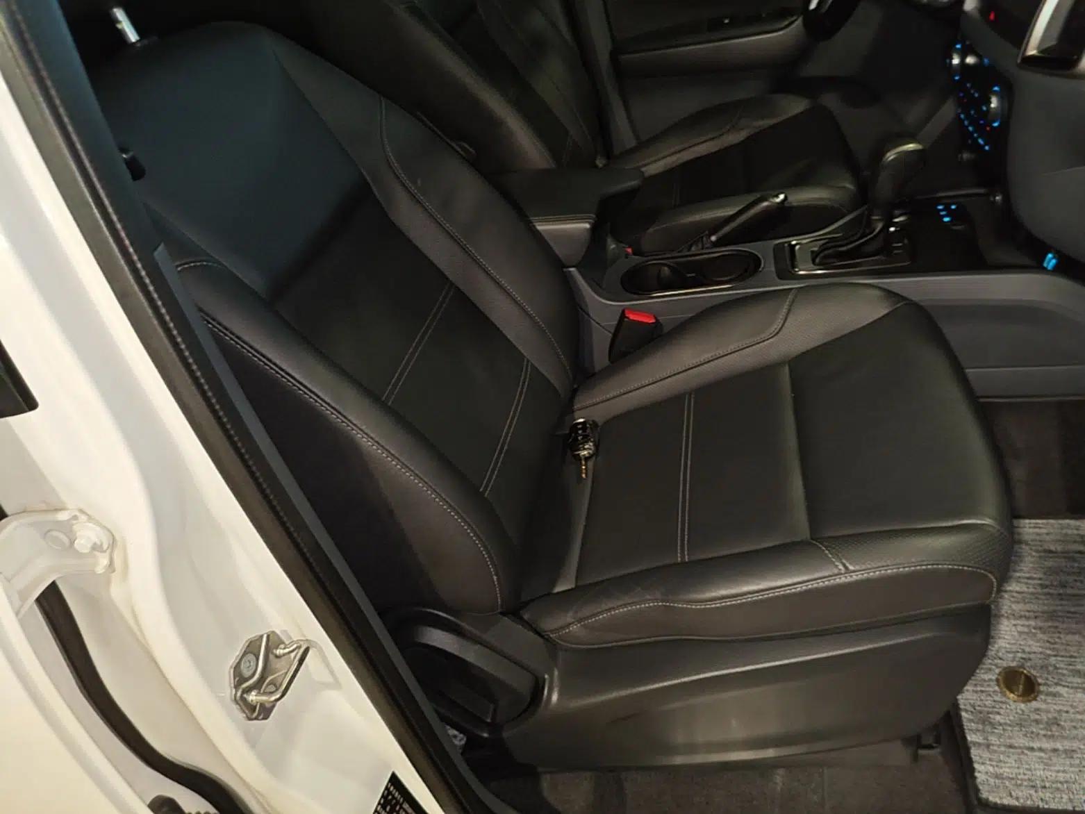 Ford Everest 2017 2.0T Gasoline Automatic 4x4 Luxury Edition 5 Seats — миниатюра 19