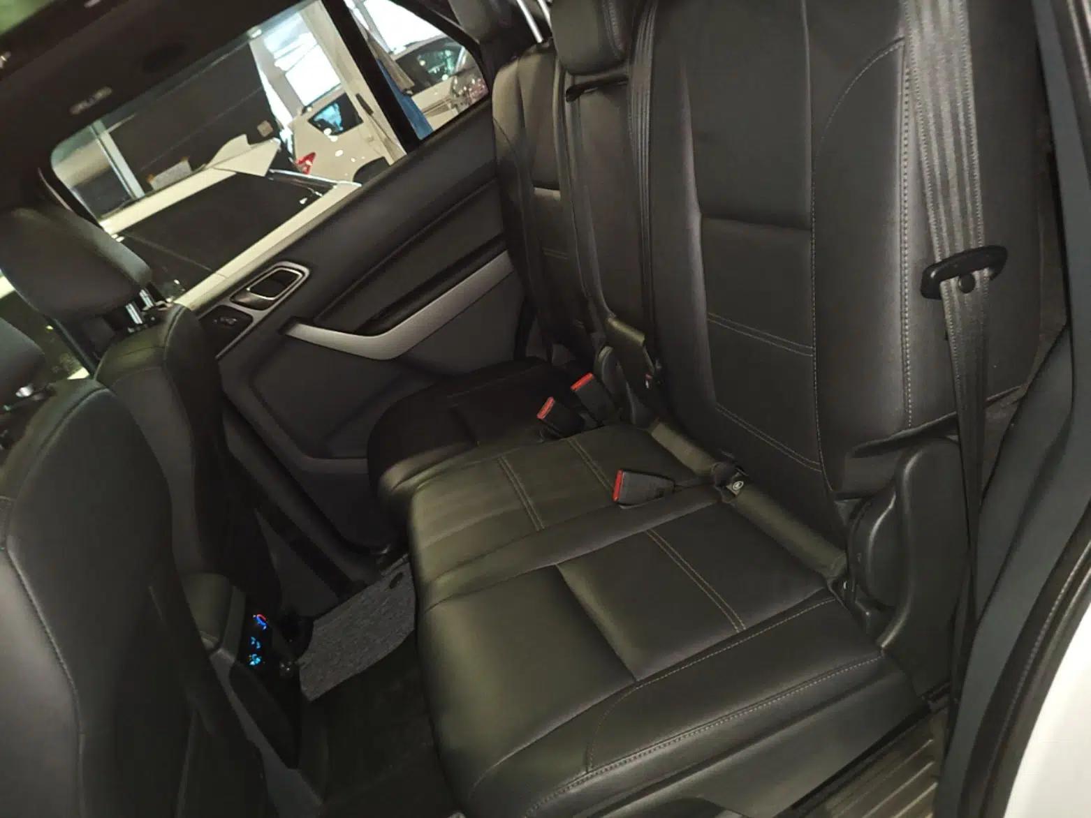Ford Everest 2017 2.0T Gasoline Automatic 4x4 Luxury Edition 5 Seats — миниатюра 20