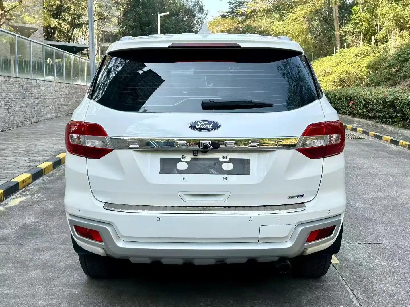 Ford Everest 2017 2.0T Gasoline Automatic 4x4 Luxury Edition 5 Seats — миниатюра 5