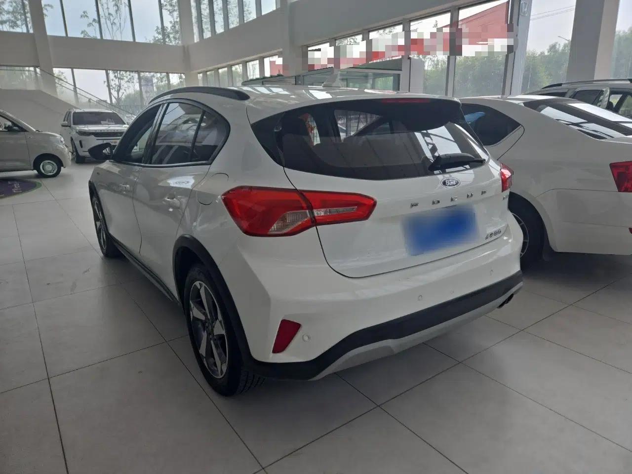 Ford Focus Active 2020 EcoBoost 180 Automatic Trendy Model — миниатюра 6
