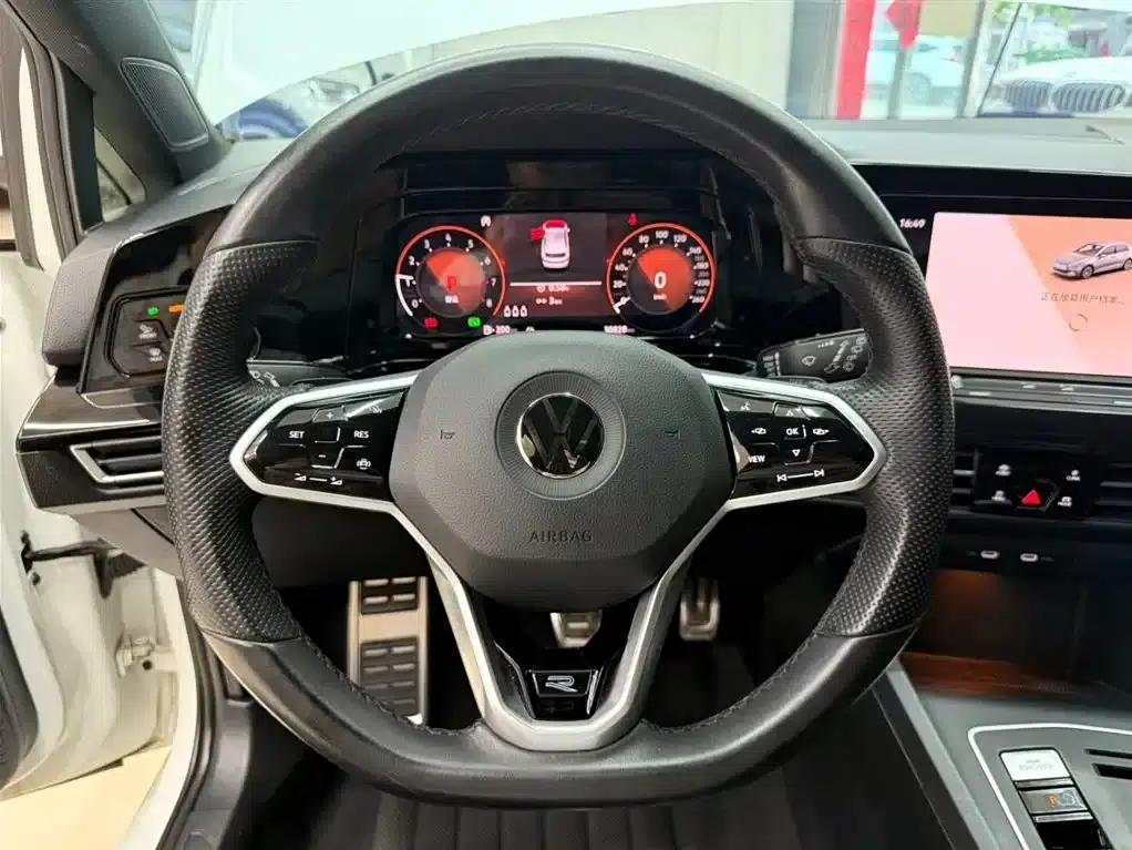 2023 Golf 280TSI DSG R-Line Lite — миниатюра 11