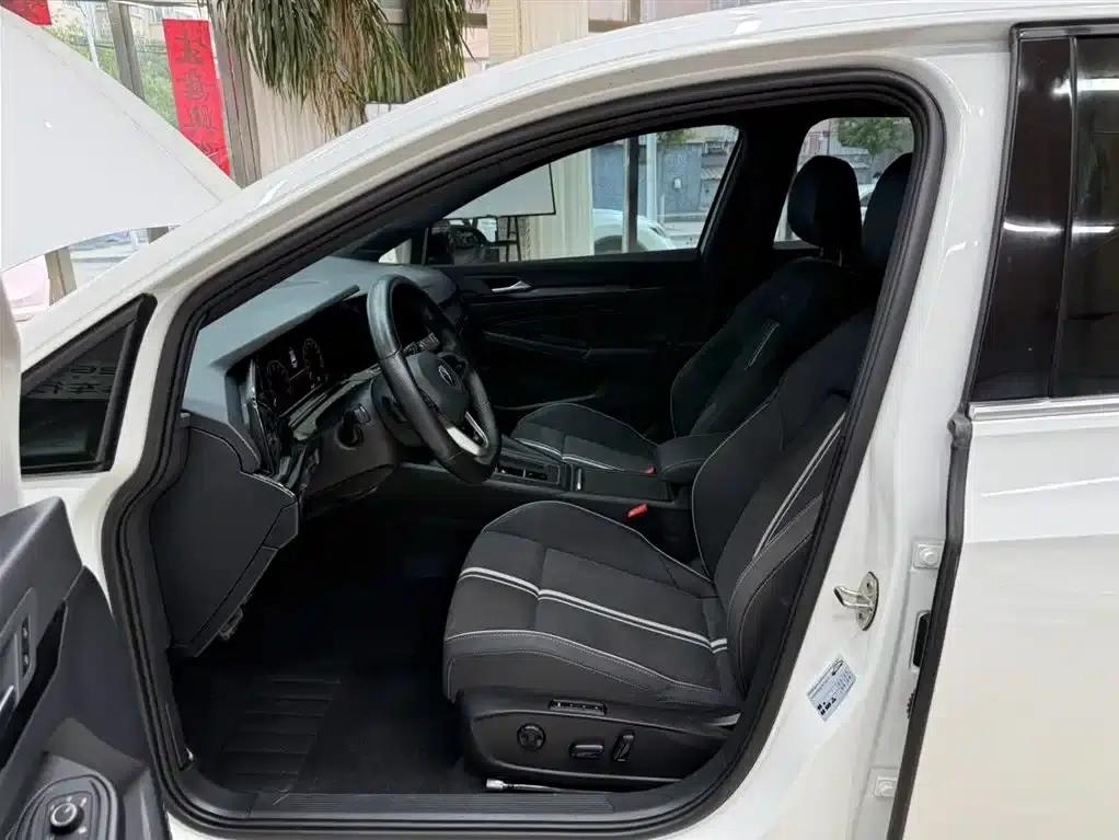 2023 Golf 280TSI DSG R-Line Lite — миниатюра 16