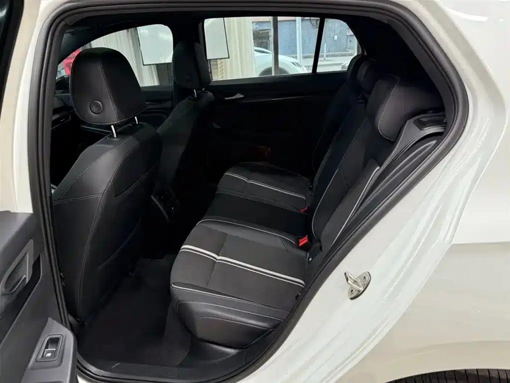 2023 Golf 280TSI DSG R-Line Lite — миниатюра 18