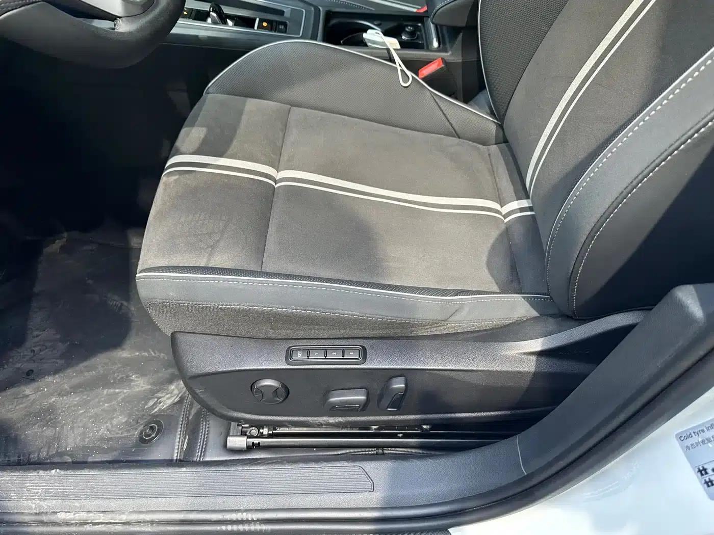 2023 Golf 280TSI DSG R-Line — миниатюра 21