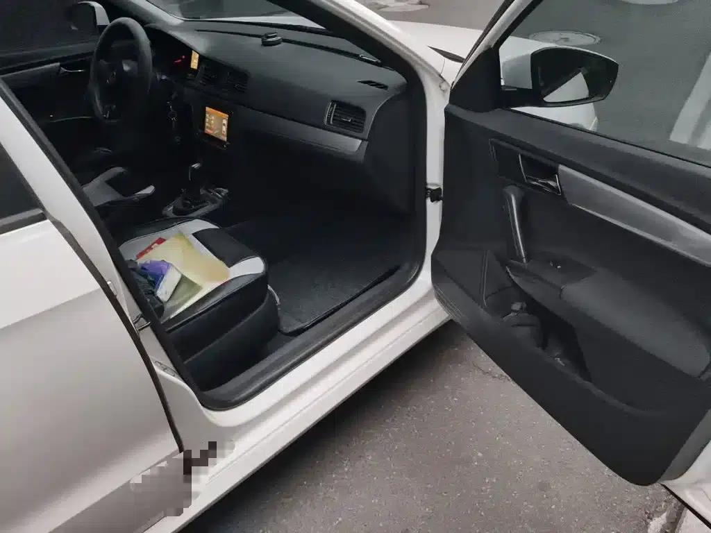 2013 Volkswagen Lavida Classic Facelift 1.6L Automatic Fashion Edition — миниатюра 20
