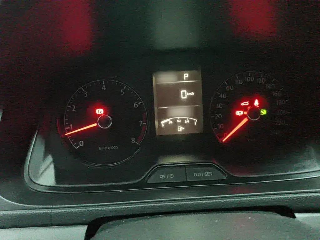 2013 Volkswagen Lavida Classic Facelift 1.6L Automatic Fashion Edition — миниатюра 4