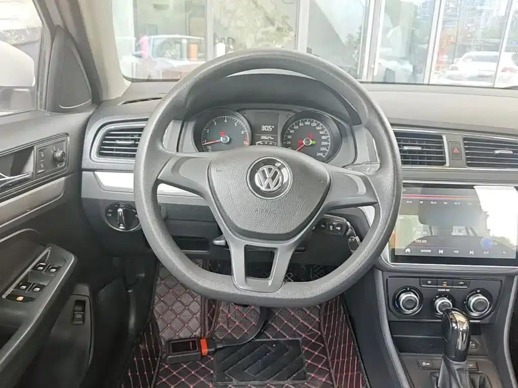 2017 Volkswagen Lavida 1.6L Automatic Fashion Edition — миниатюра 11