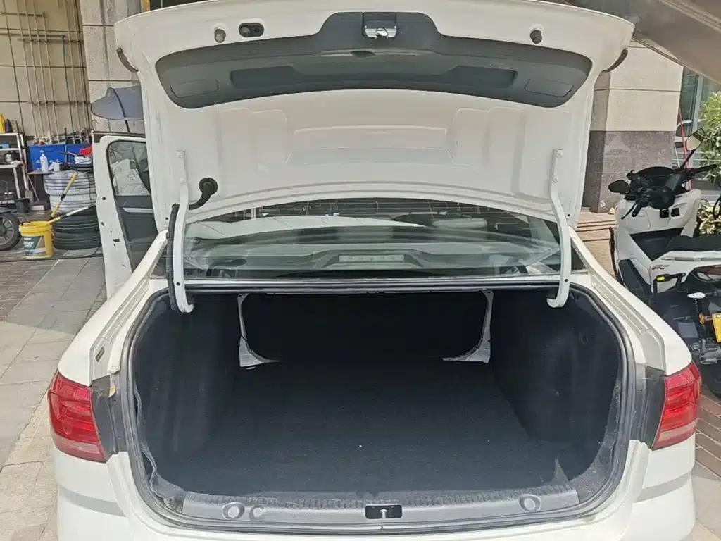 2017 Volkswagen Lavida 1.6L Automatic Fashion Edition — миниатюра 19