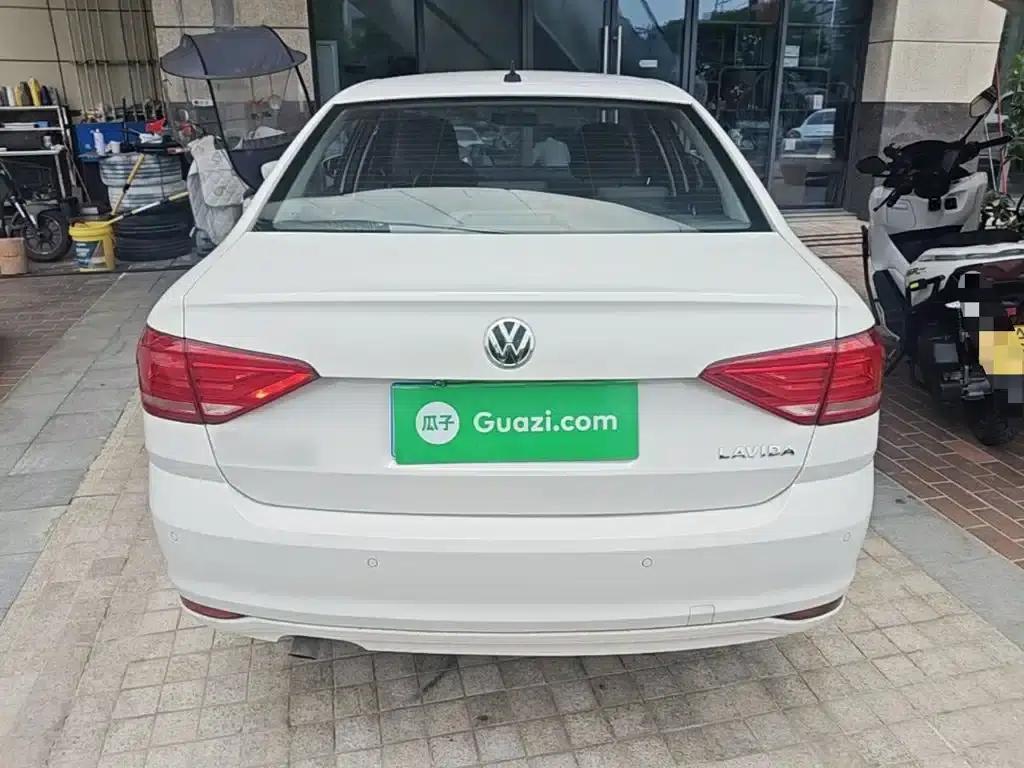 2017 Volkswagen Lavida 1.6L Automatic Fashion Edition — миниатюра 6