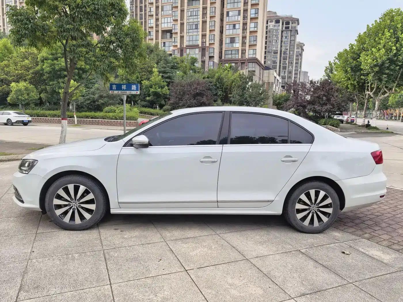 2018 Volkswagen Sagitar 1.6L Automatic Comfort Model — миниатюра 3