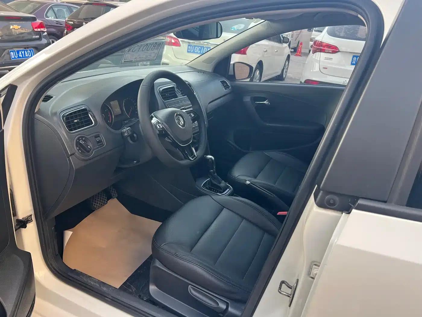 2016 Polo 1.6L Automatic Comfort Model — миниатюра 7