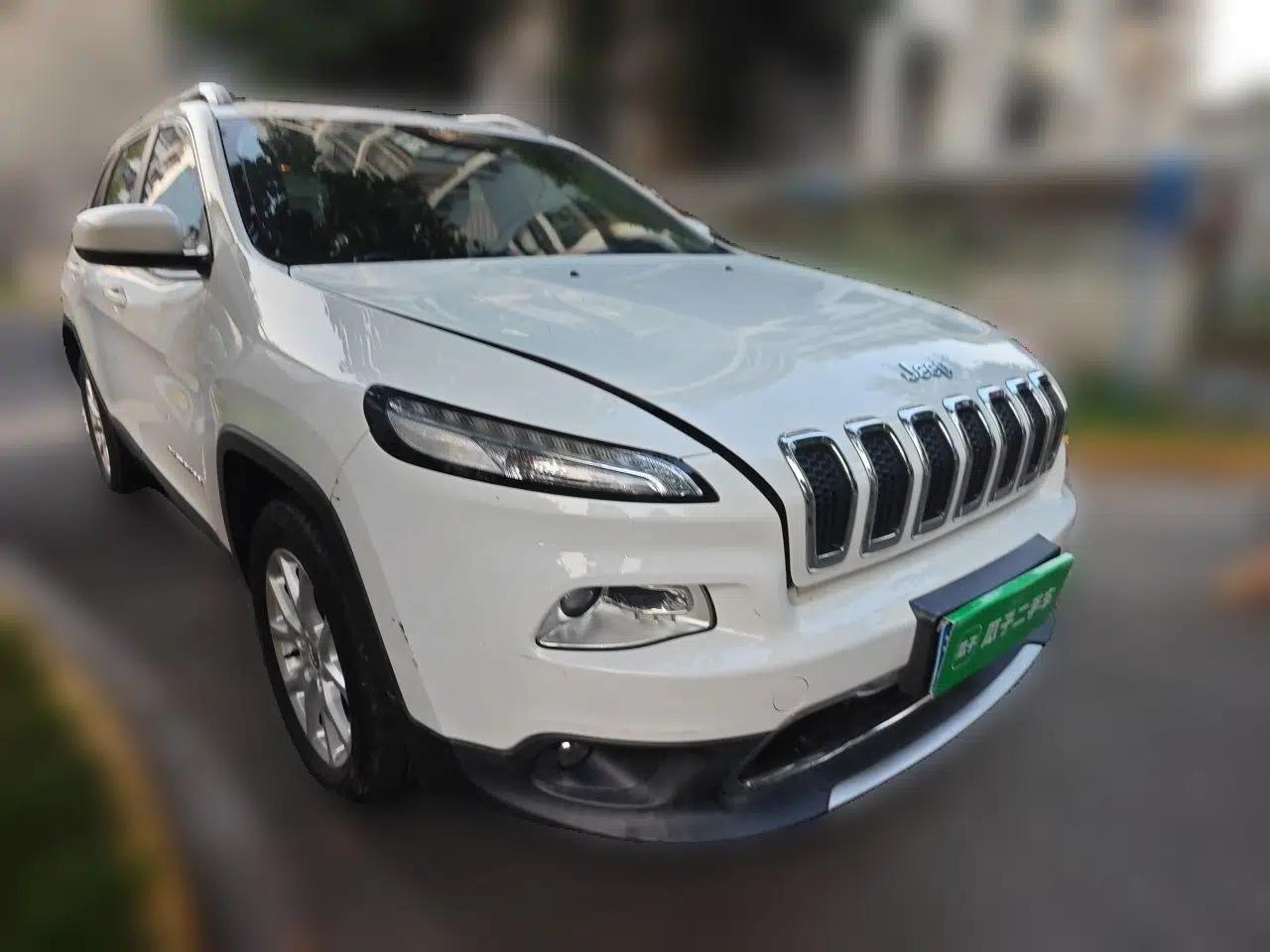 Jeep Cherokee 2017 2.4L Leading Smart Edition — миниатюра 3