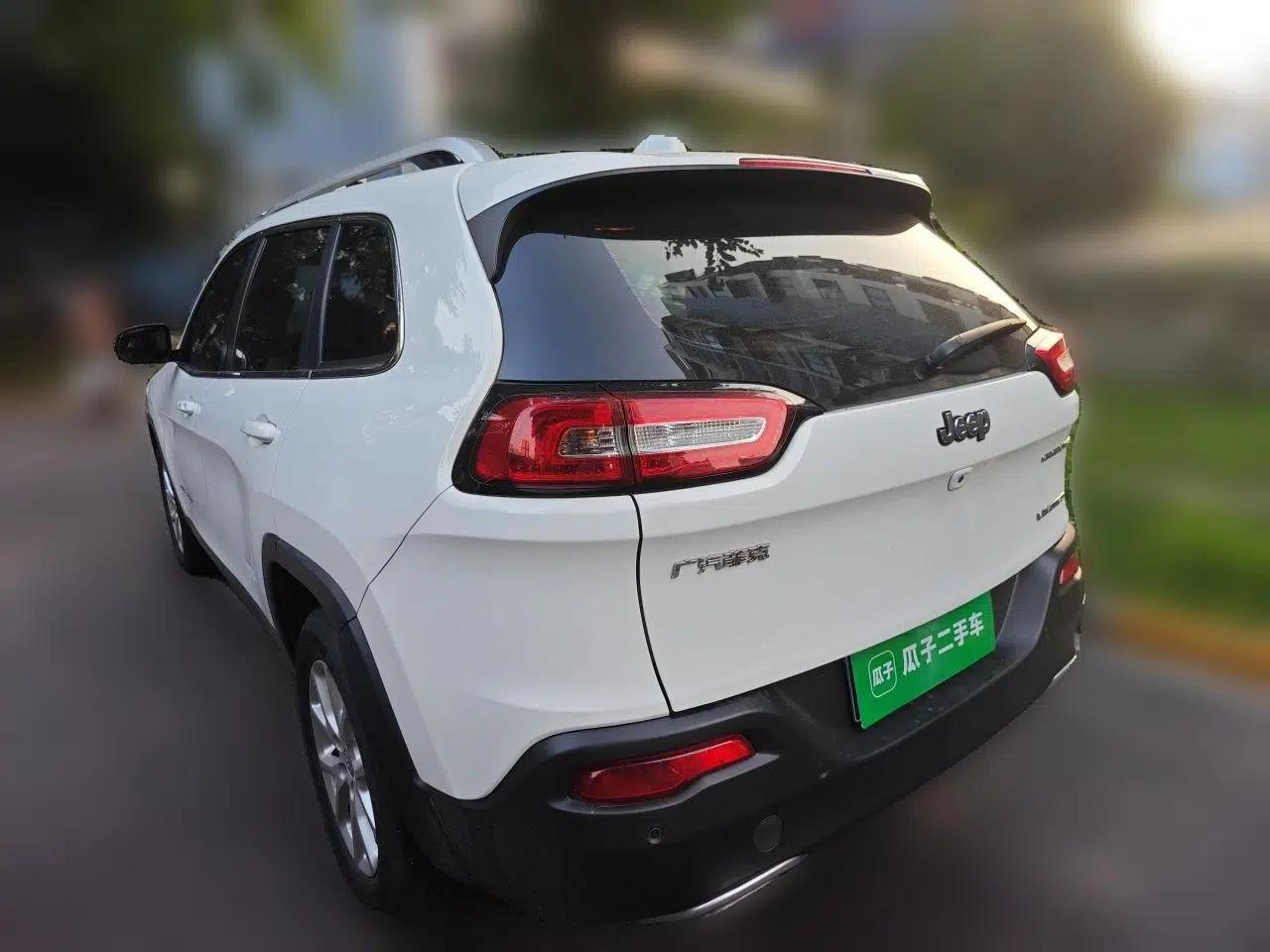 Jeep Cherokee 2017 2.4L Leading Smart Edition — миниатюра 4