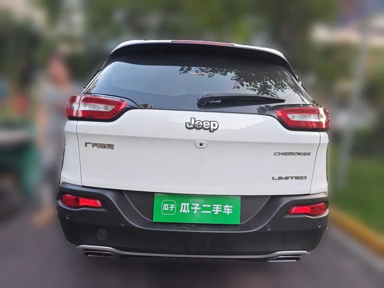 Jeep Cherokee 2017 2.4L Leading Smart Edition — миниатюра 5