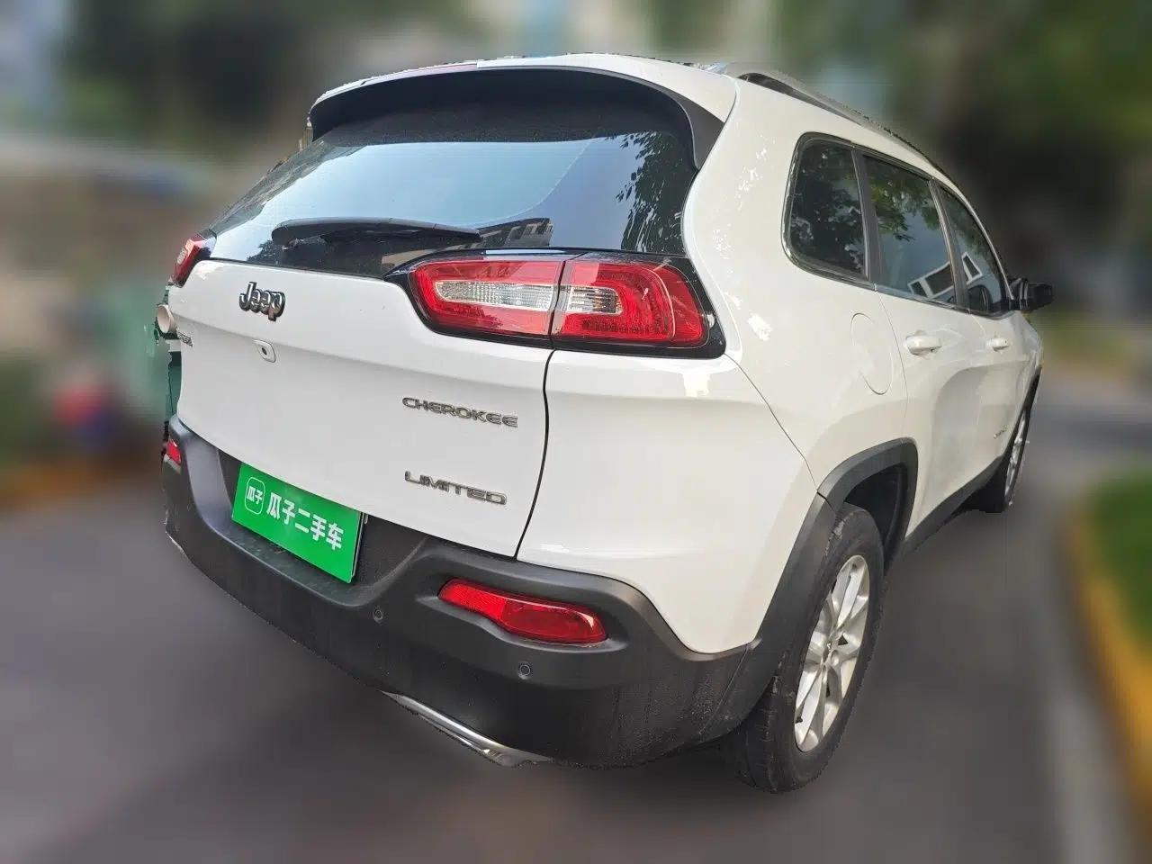 Jeep Cherokee 2017 2.4L Leading Smart Edition — миниатюра 6