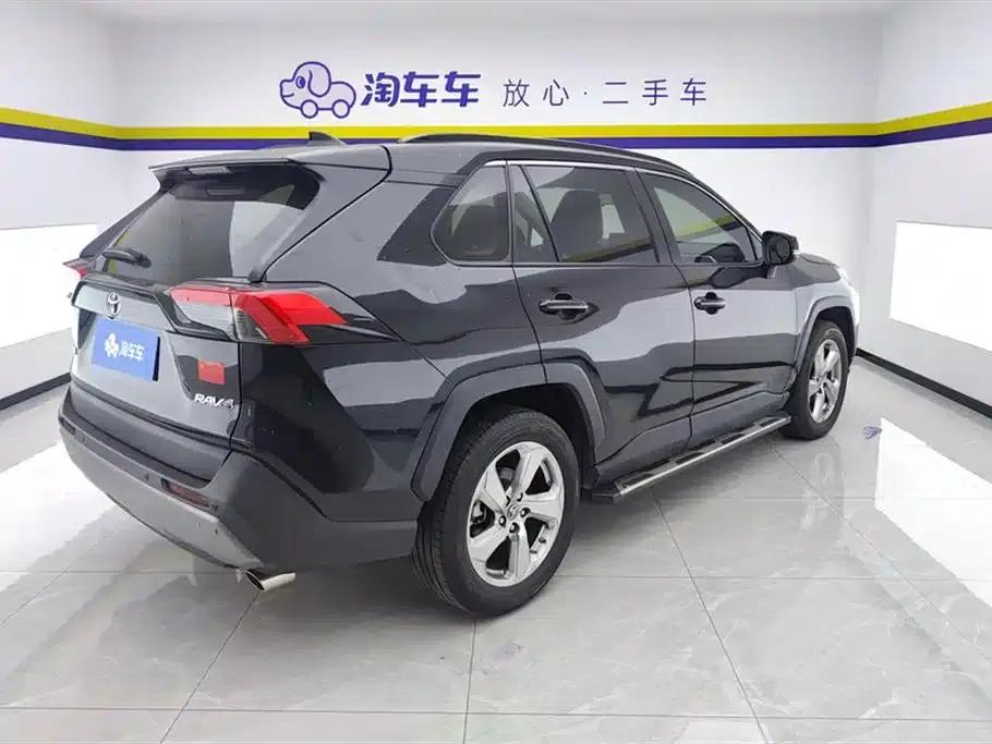 RAV4 2021 2.0L CVT 2WD Fashion Plus Edition — миниатюра 3
