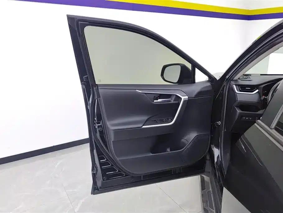 RAV4 2021 2.0L CVT 2WD Fashion Plus Edition — миниатюра 7