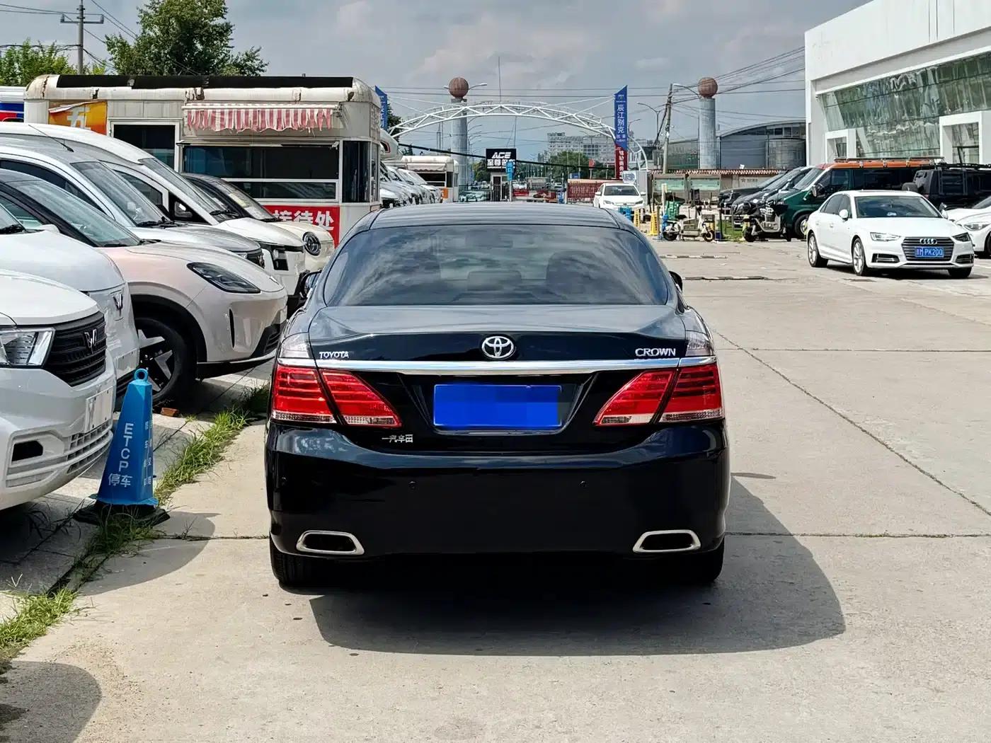 Crown 2012 2.5L Royal Navigation Edition — миниатюра 3