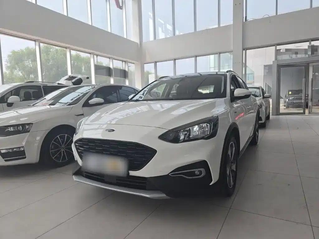 Ford Focus Active 2020 EcoBoost 180 Automatic Trend Edition — миниатюра 2