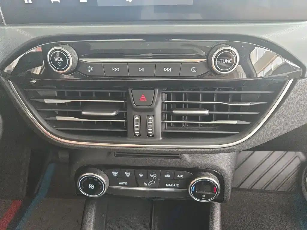 Ford Focus Active 2020 EcoBoost 180 Automatic Trend Edition — миниатюра 4