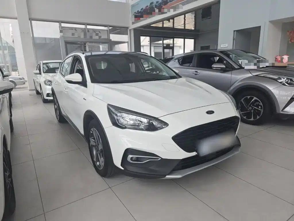 Ford Focus Active 2020 EcoBoost 180 Automatic Trend Edition — миниатюра 9