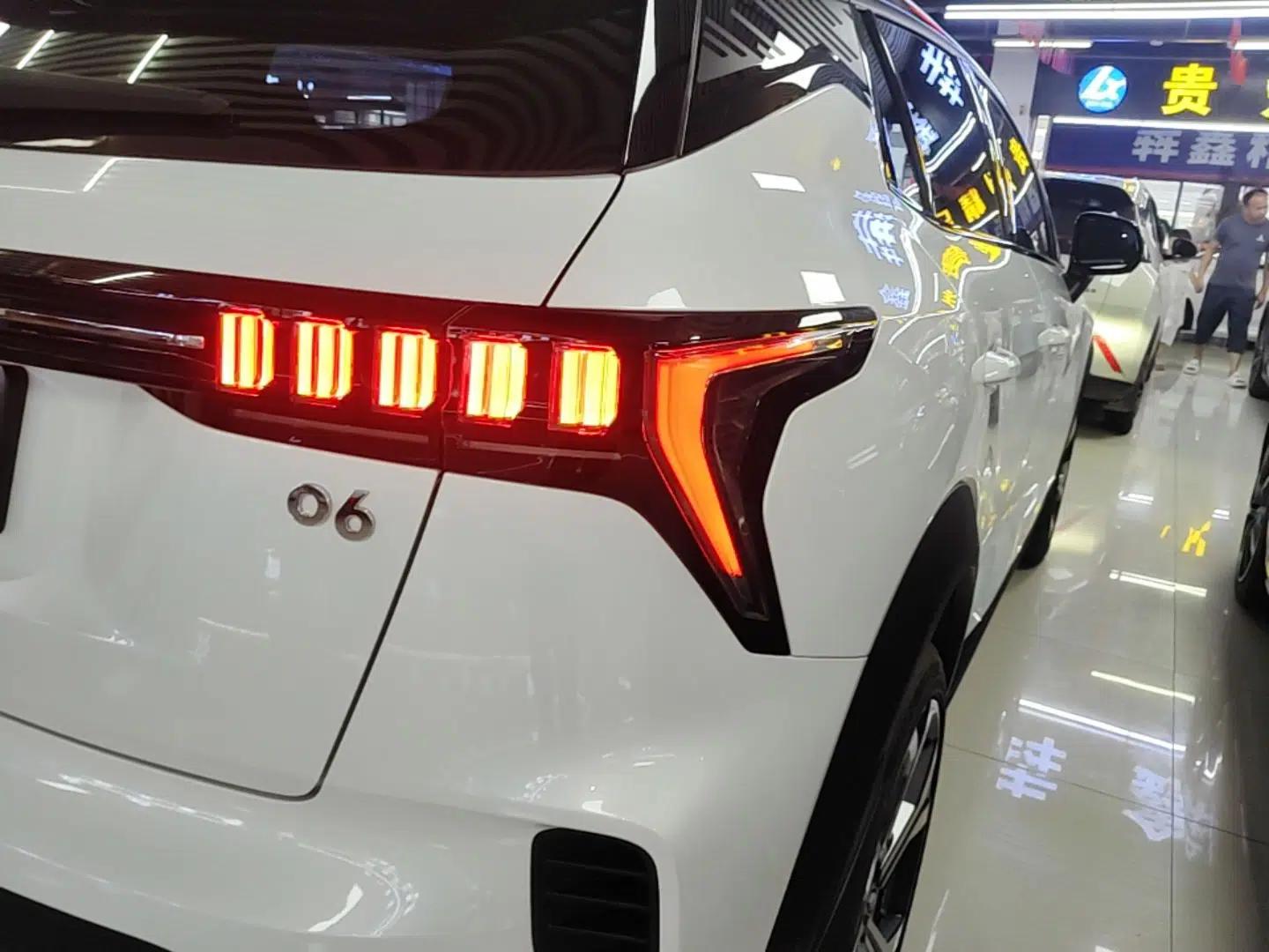 Lynk & Co 06 2023 Remix 1.5T Dynamic Halo — миниатюра 9